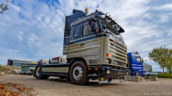 20251019-Tom-Holding-00553